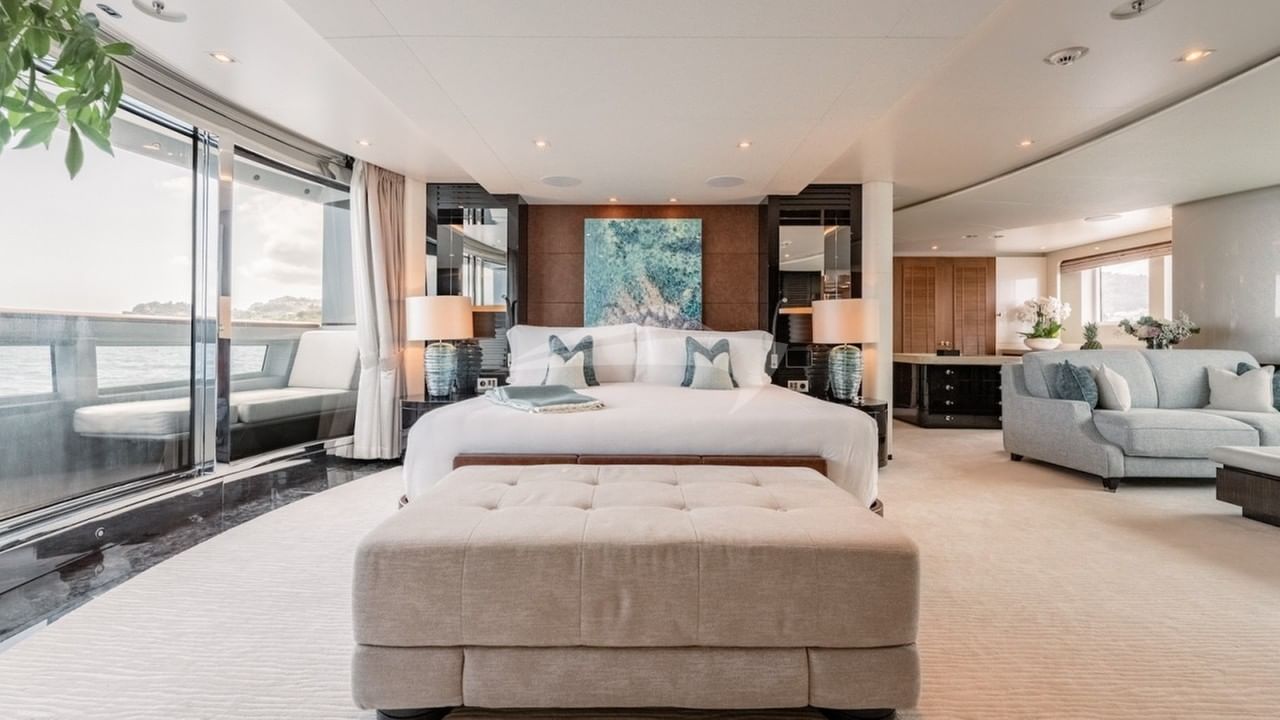 Master suite with lounge