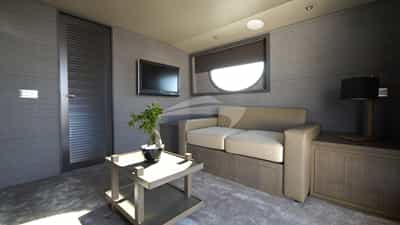 Upper lounge