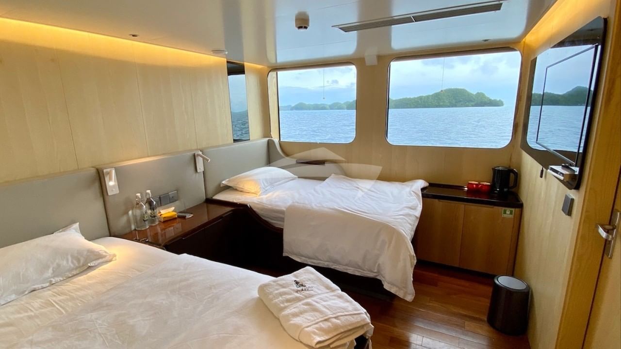 Main deck cabin
