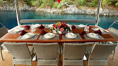 Main Deck Dining