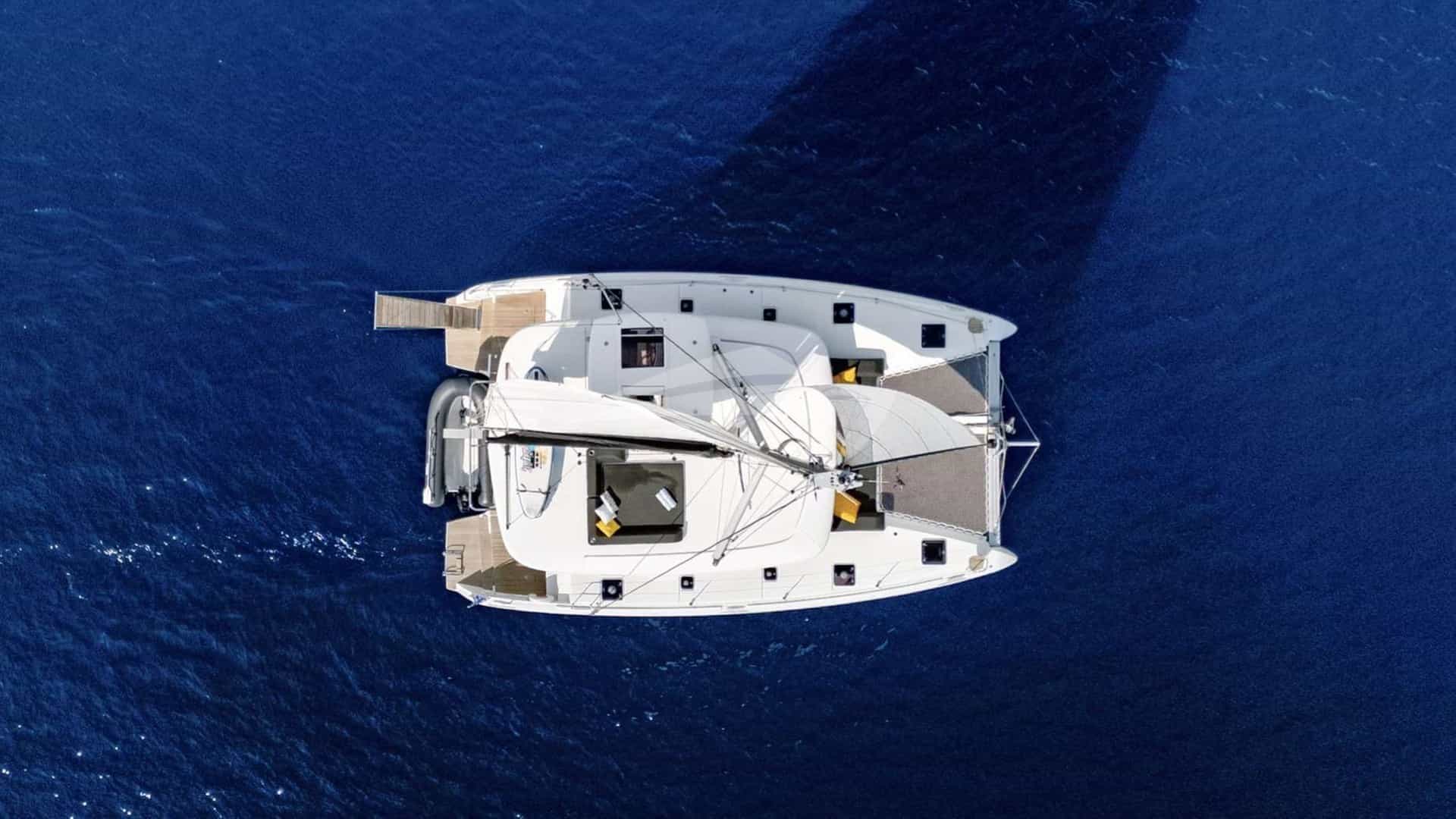 LUNA yacht charter