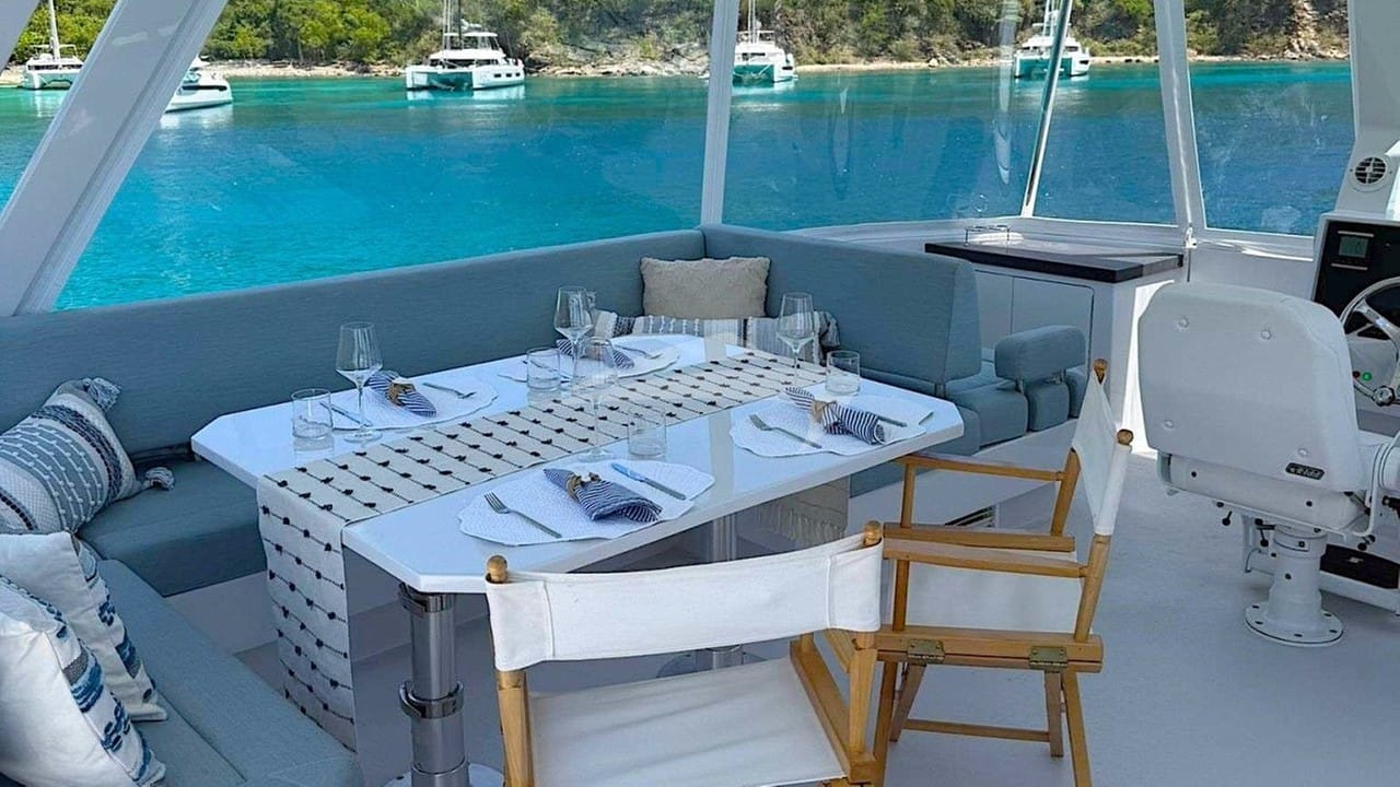 Flybridge table and seating