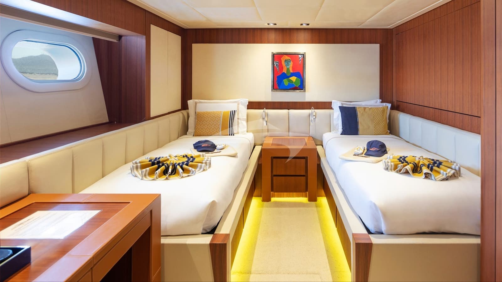 CHAMPAGNE SEAS, photo from the yacht portfolio 13