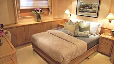 Guest cabin
