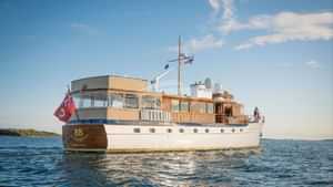 Yacht Charter TIMELESS