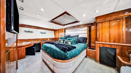 SO WHAT WHO CARES 29m motor yacht charter, photo 6