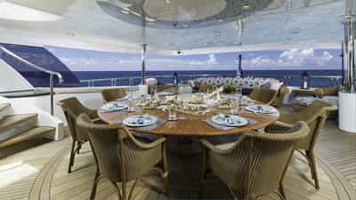 Sky Lounge dIning