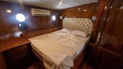 QUEEN LILA 30m motor yacht charter, photo 7