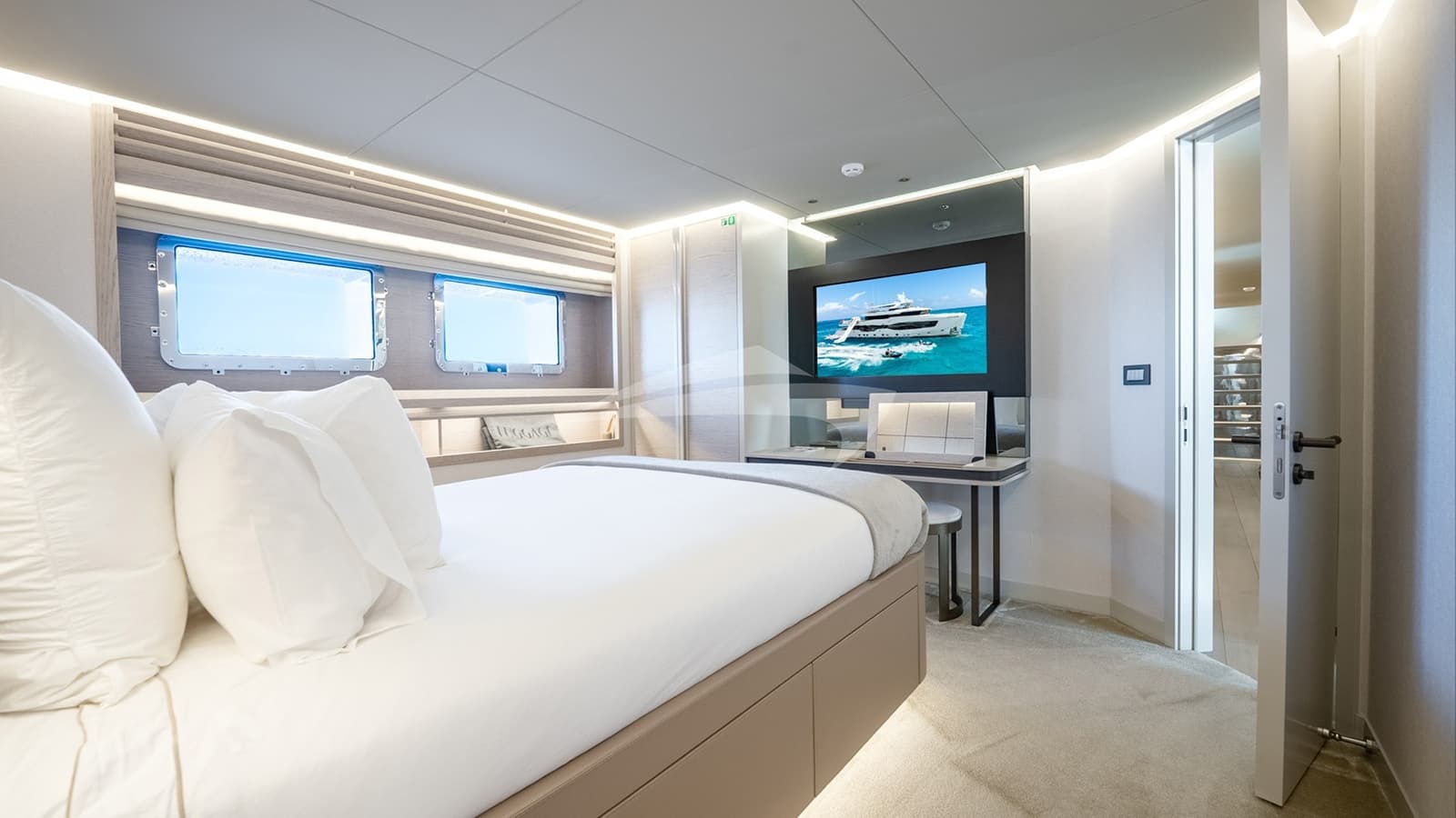 EAU LA LA, photo from the yacht portfolio 16