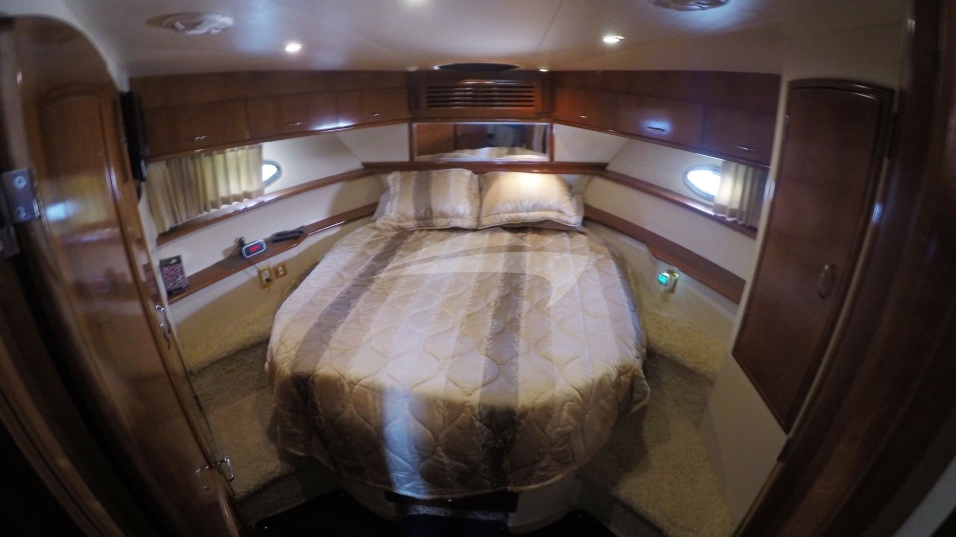 Forward guest queen suite