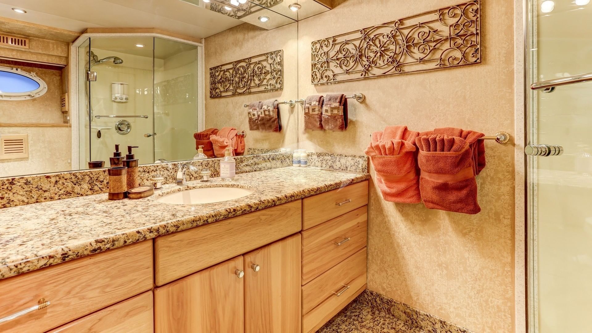 Sunrise Suite Bathroom