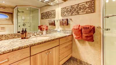 Sunrise Suite Bathroom