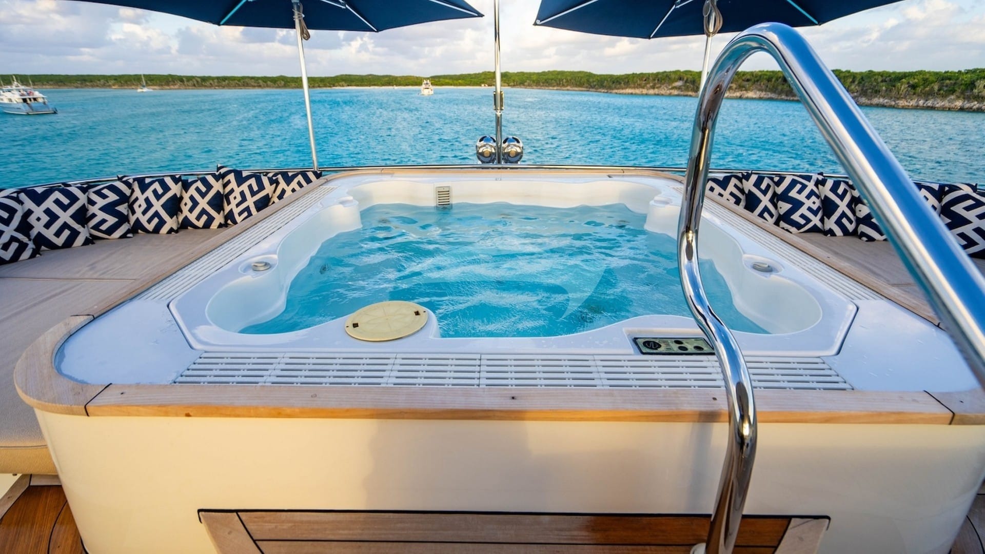 Deck Jacuzzi