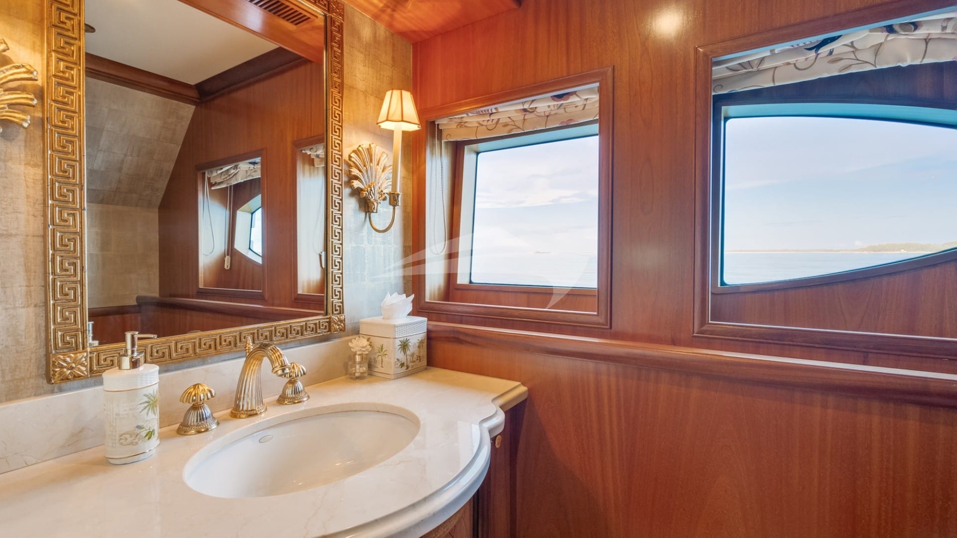 BRIDGE DECK VIP ENSUITE