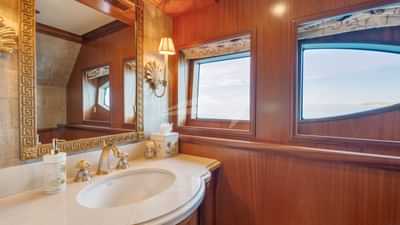 BRIDGE DECK VIP ENSUITE