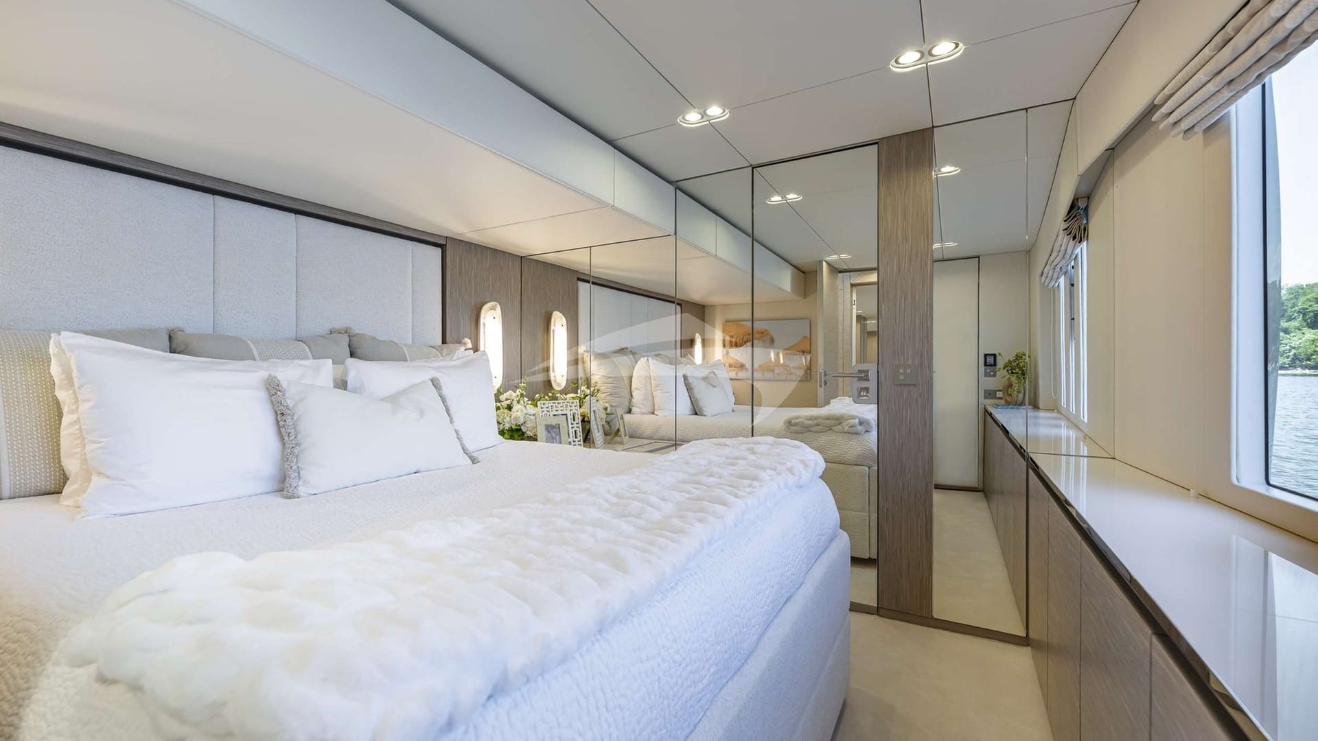 Port Hull FWD Stateroom