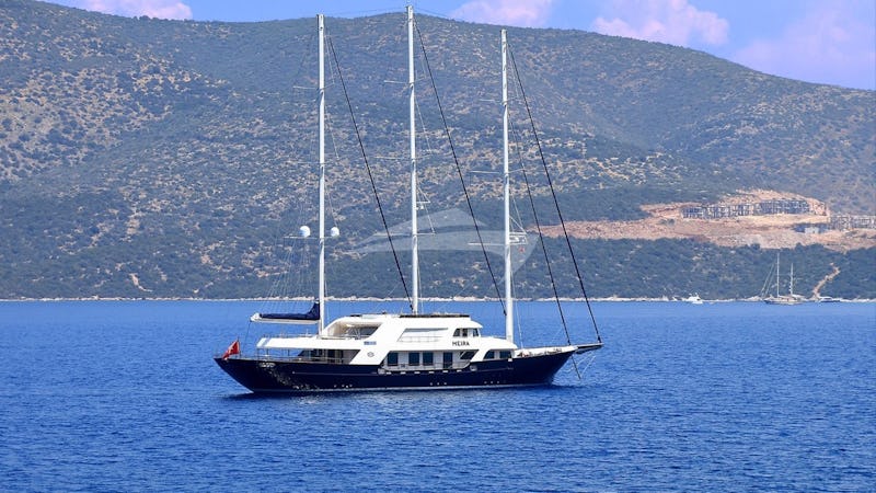 Yacht Charter MEIRA