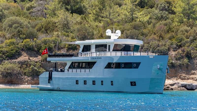 CALM DOWN 30m motor yacht charter, photo 5