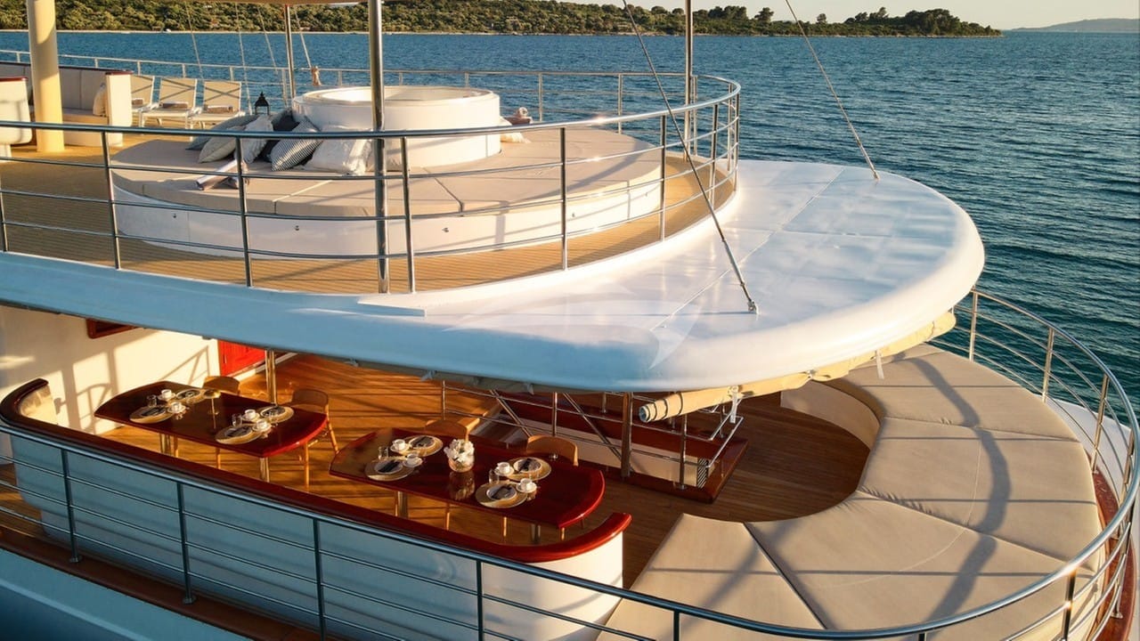 BELLEZZA Aft Deck