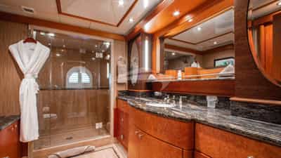 Main Deck | Primary Stateroom His Ensuite