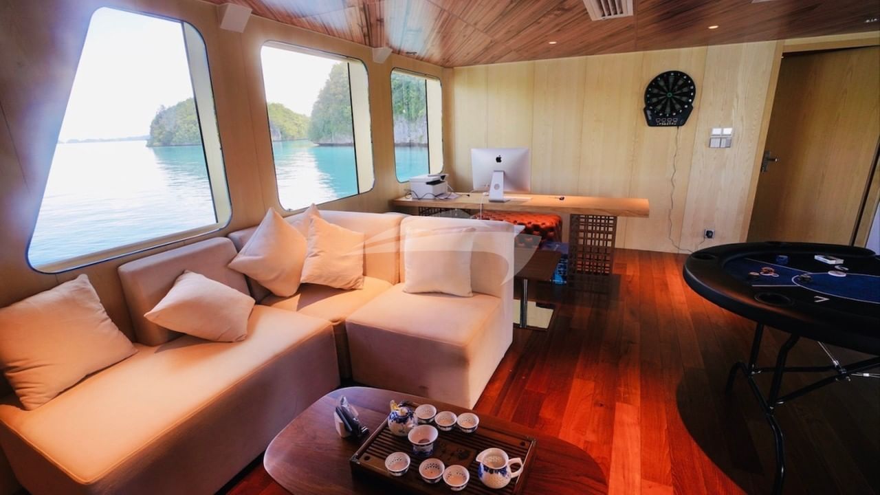 Entertainment Saloon