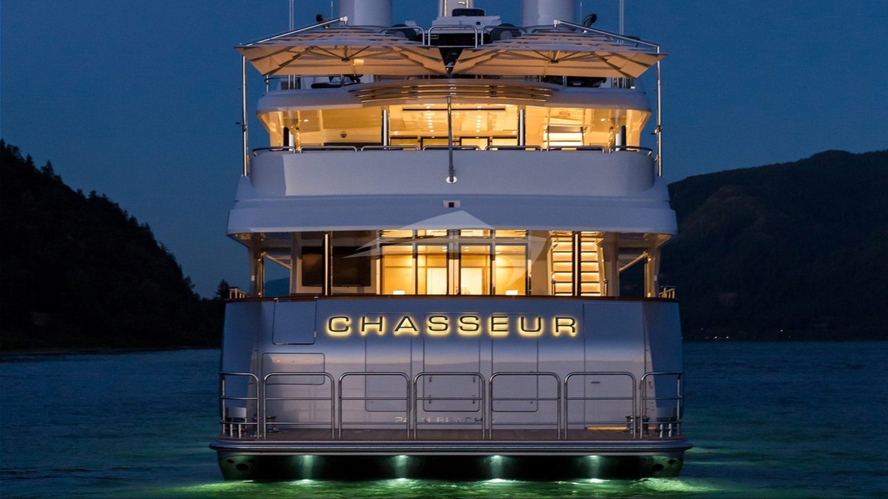 Charte CHASSEUR Christensen 48.8m yacht moteur Charter Index