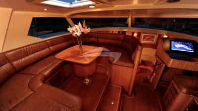 Upper Deck Salon dining option
