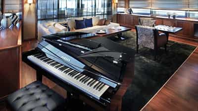 Piano in Salon