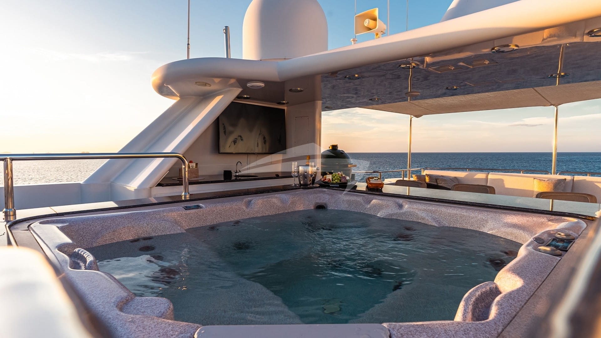 Sundeck Jacuzzi