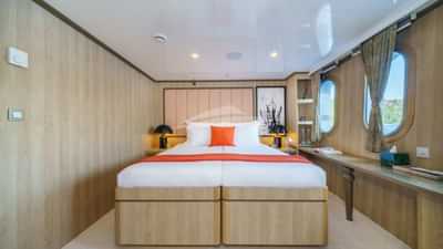 Main deck fore guest twin / double convertible