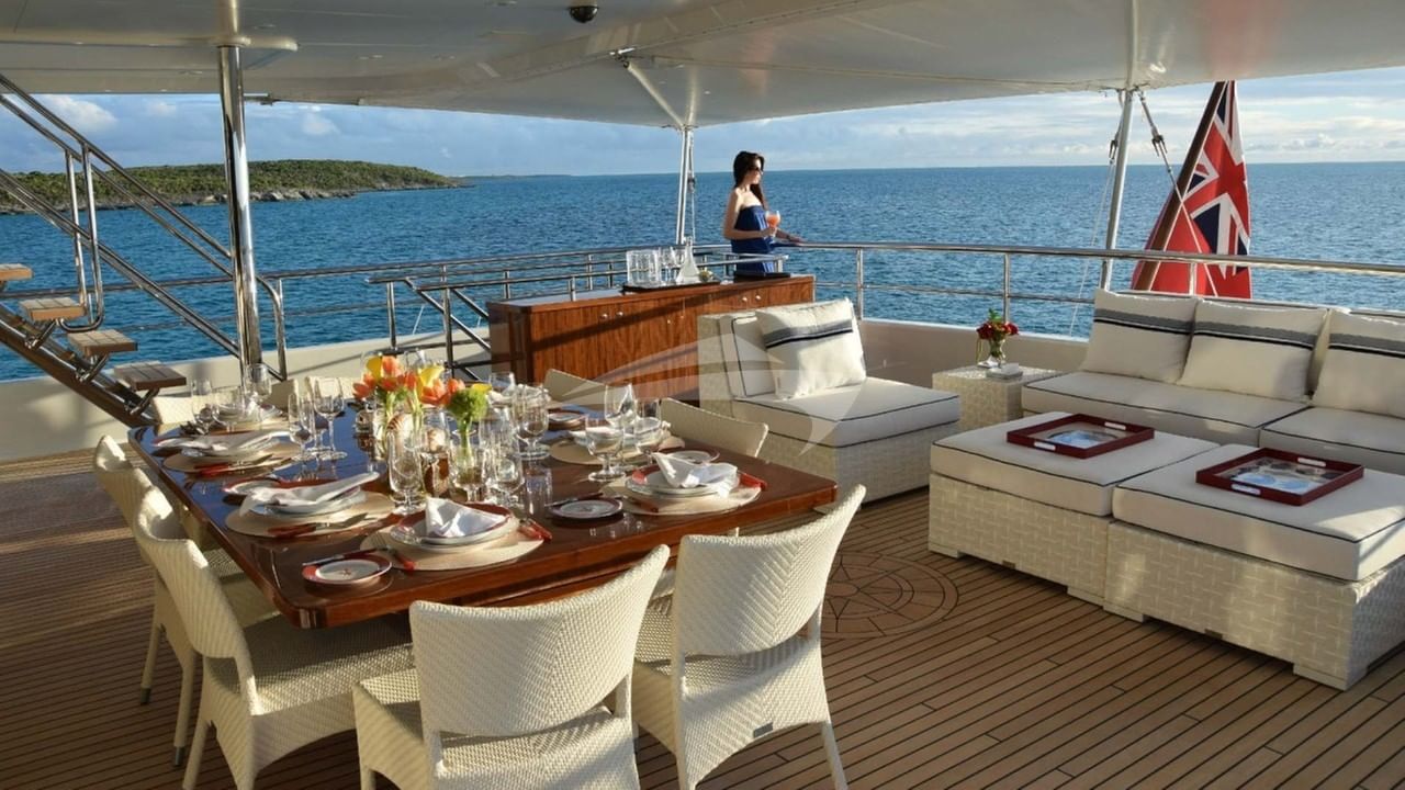 Al Fresco Dining Deck