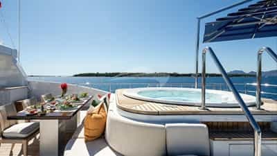 Deck Jacuzzi