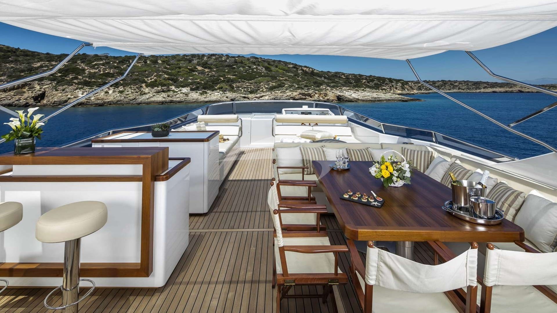 Sun Deck Dining table