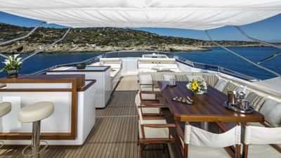 Sun Deck Dining table