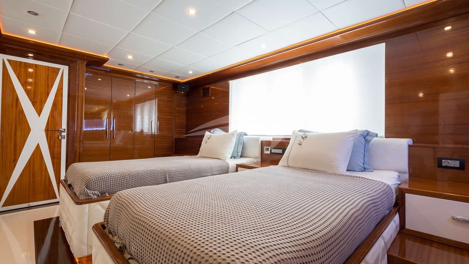 LONG ISLAND, photo from the yacht portfolio 7