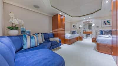 Twin guest cabin