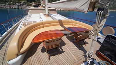 Foredeck Seating