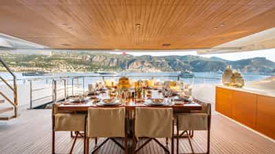 Upper deck al fresco dining