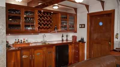 Main Salon Bar