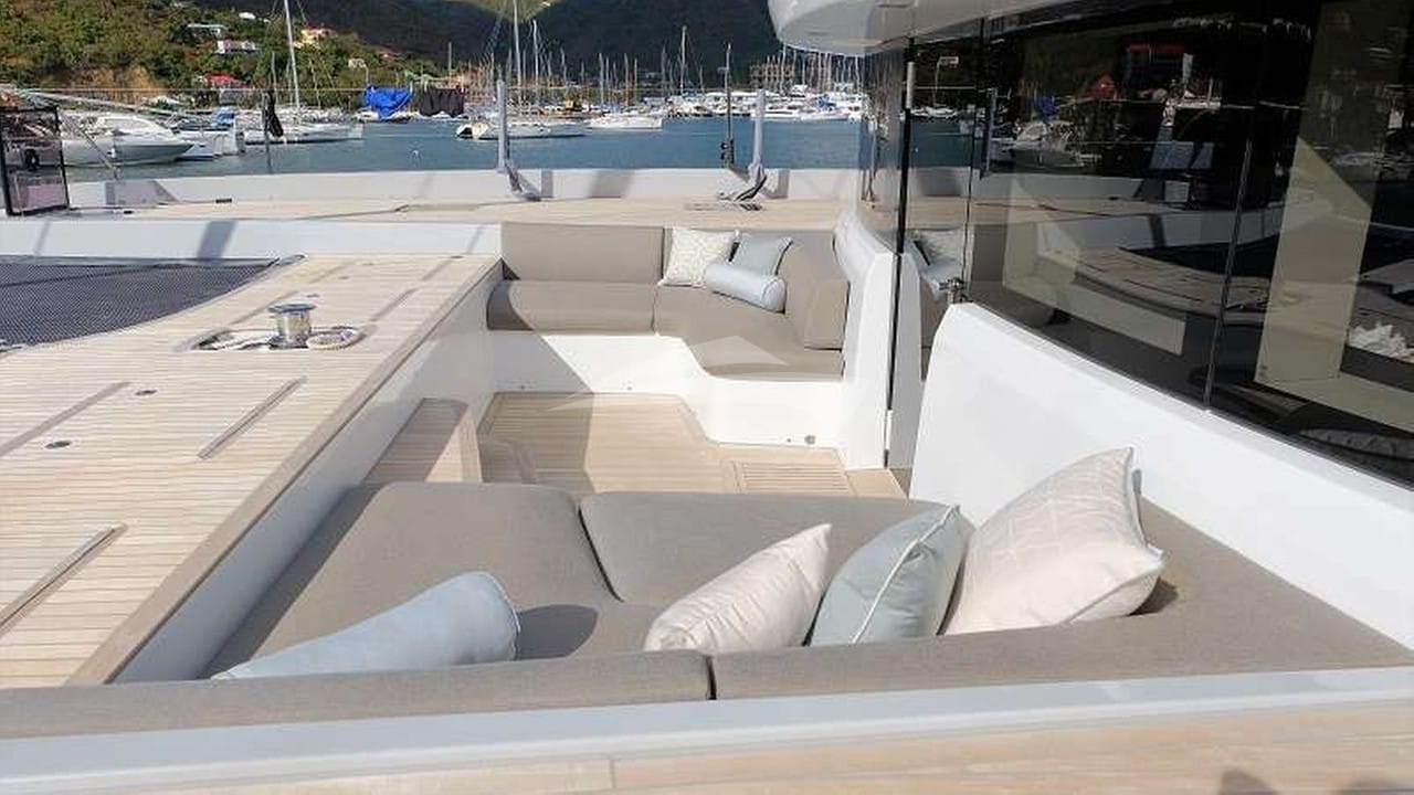 Additional lounge area on the bow