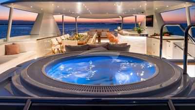 Deck Jacuzzi