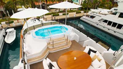 Deck Jacuzzi