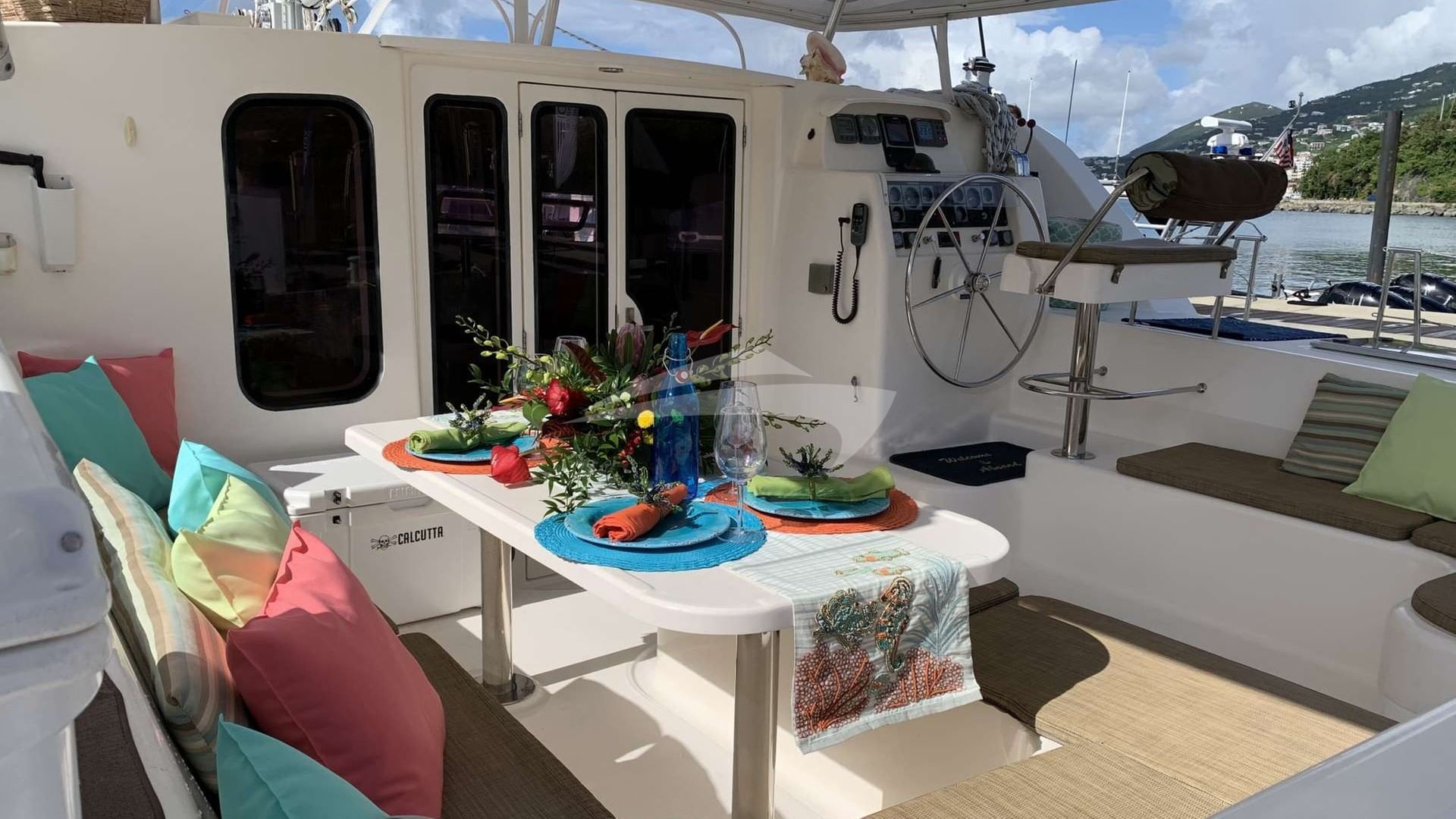 Outdoor, aft dining is expansive