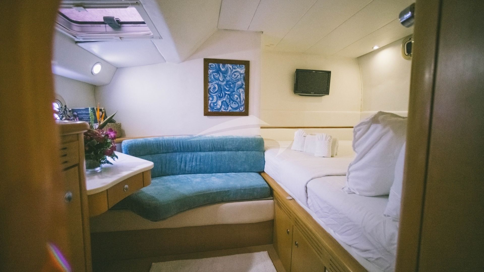 Starboard aft guest suite
