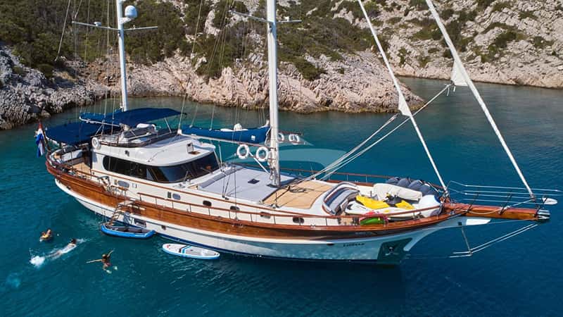LOTUS 27m motor yacht charter