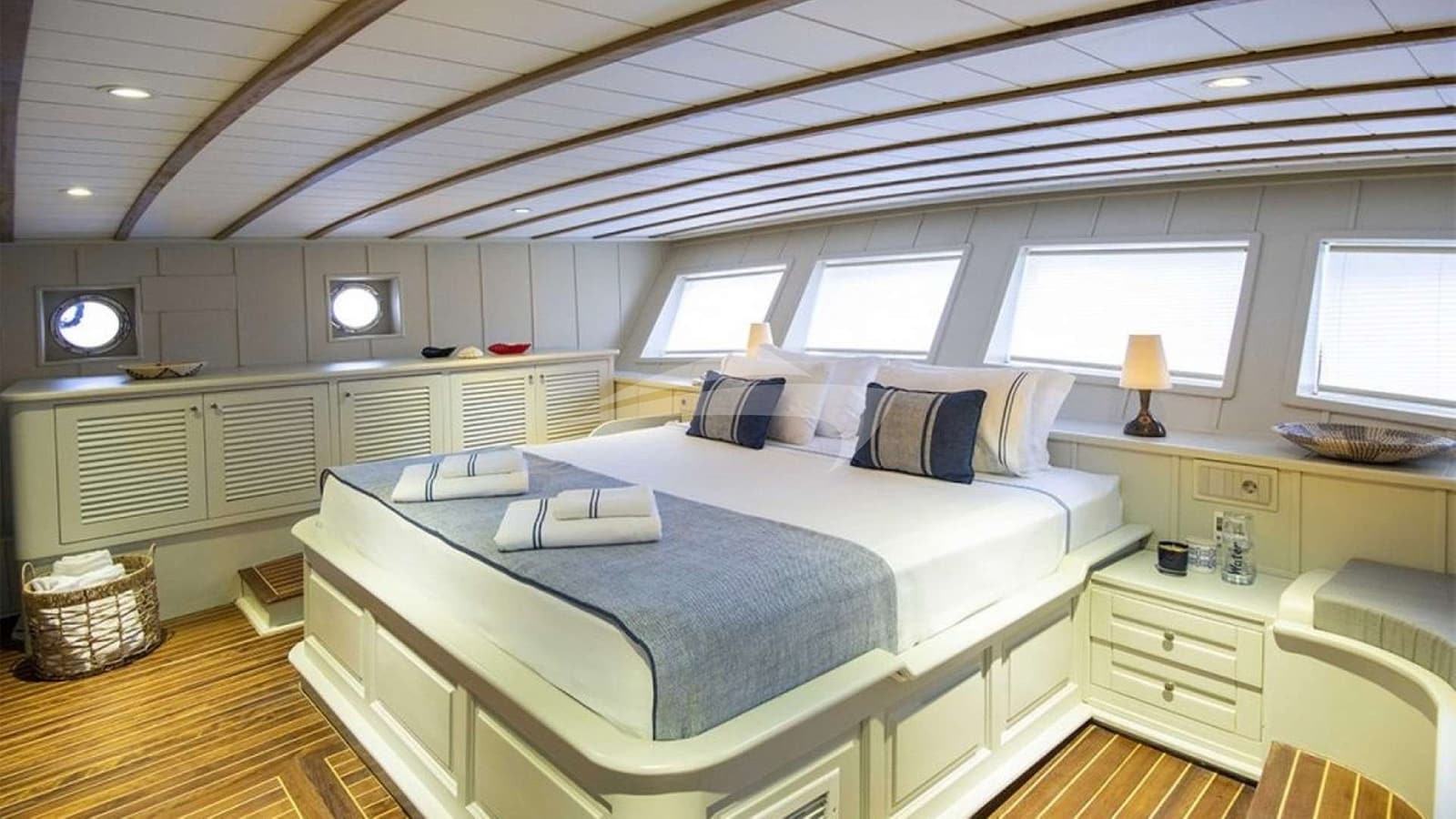 CAUSTIC, photo from the yacht portfolio 5