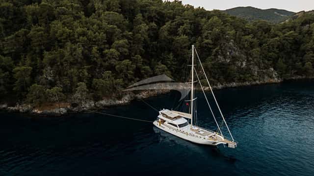 BELGIN SULTAN yacht charter photo 4