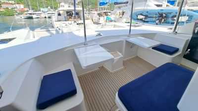 Foredeck lounging cockpit