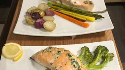 Salmon with fresh vegetables