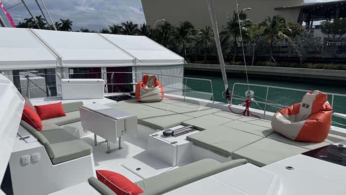 BAREFOOT BLISS 17m sailing yacht charter, photo 4